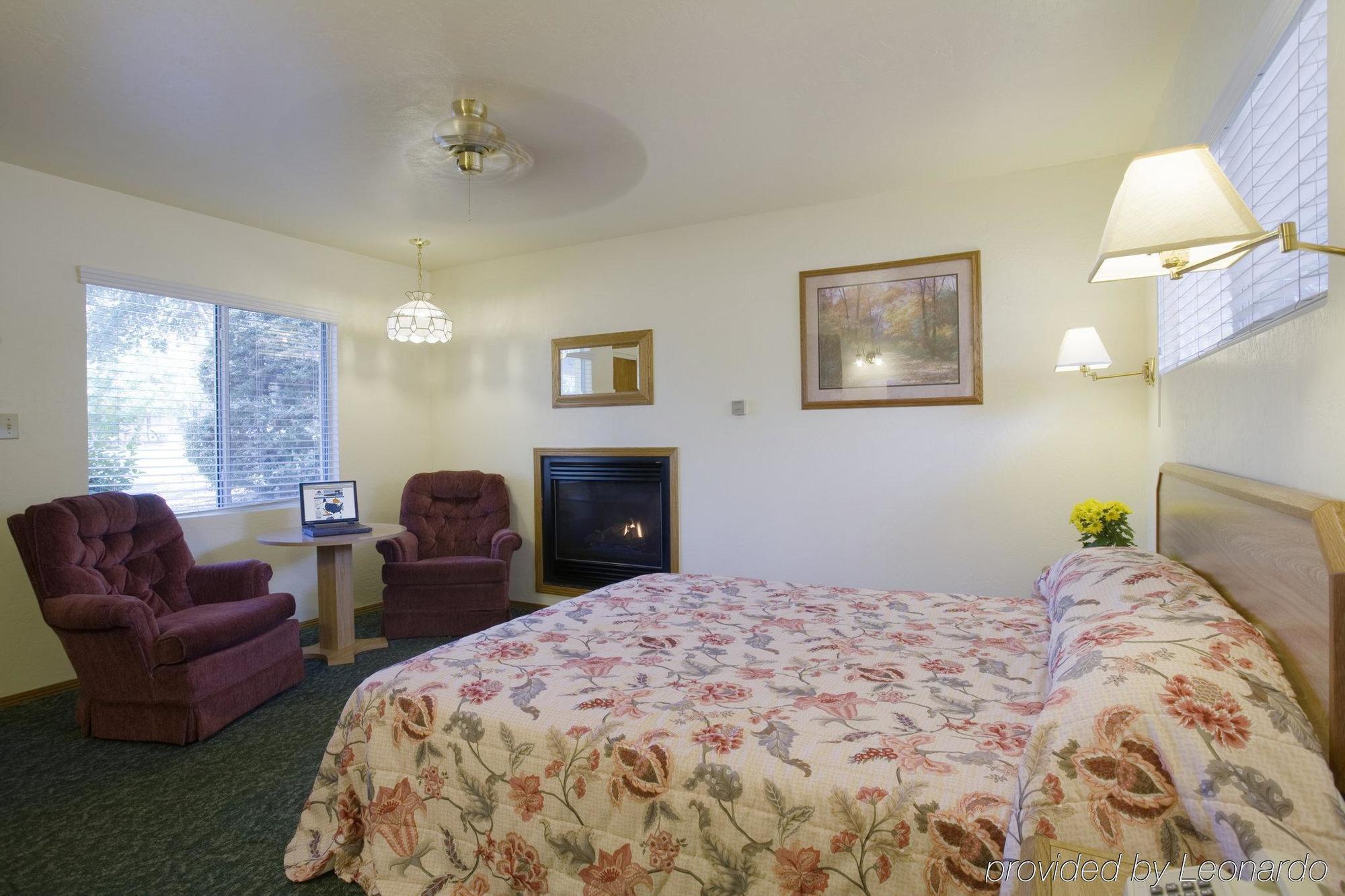 ثري ريفرز Lazy J Ranch Motel الغرفة الصورة