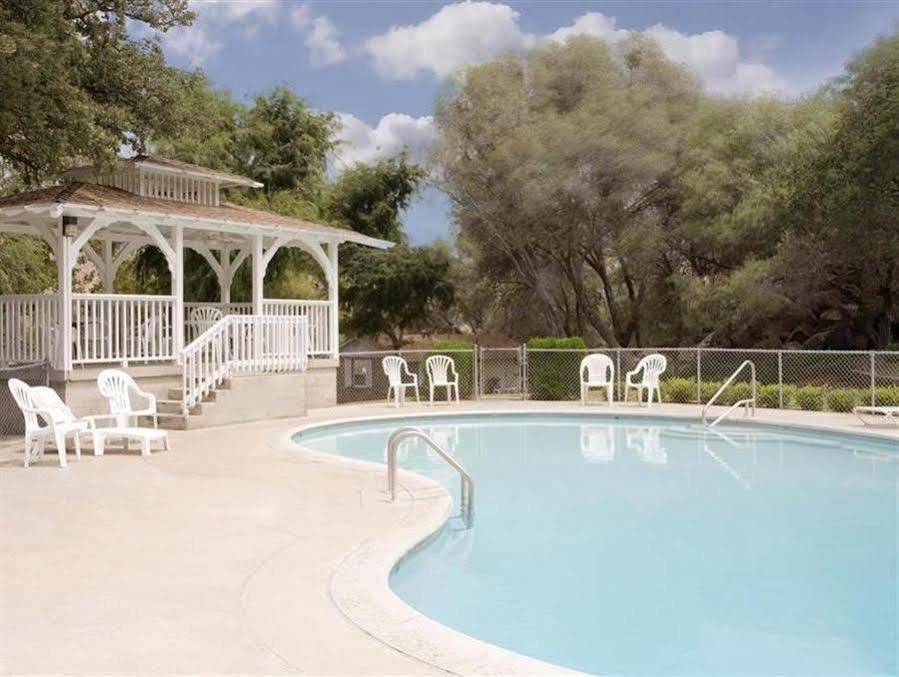 ثري ريفرز Lazy J Ranch Motel المظهر الخارجي الصورة